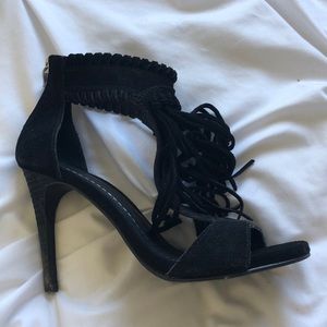 Chinese laundry fringe front heels. (Santa Fe)